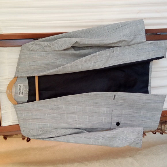 PRICE DROP.  2 piece Blazer/Straight Skirt. Size 5/6. Grey/white plaid - Picture 4 of 9